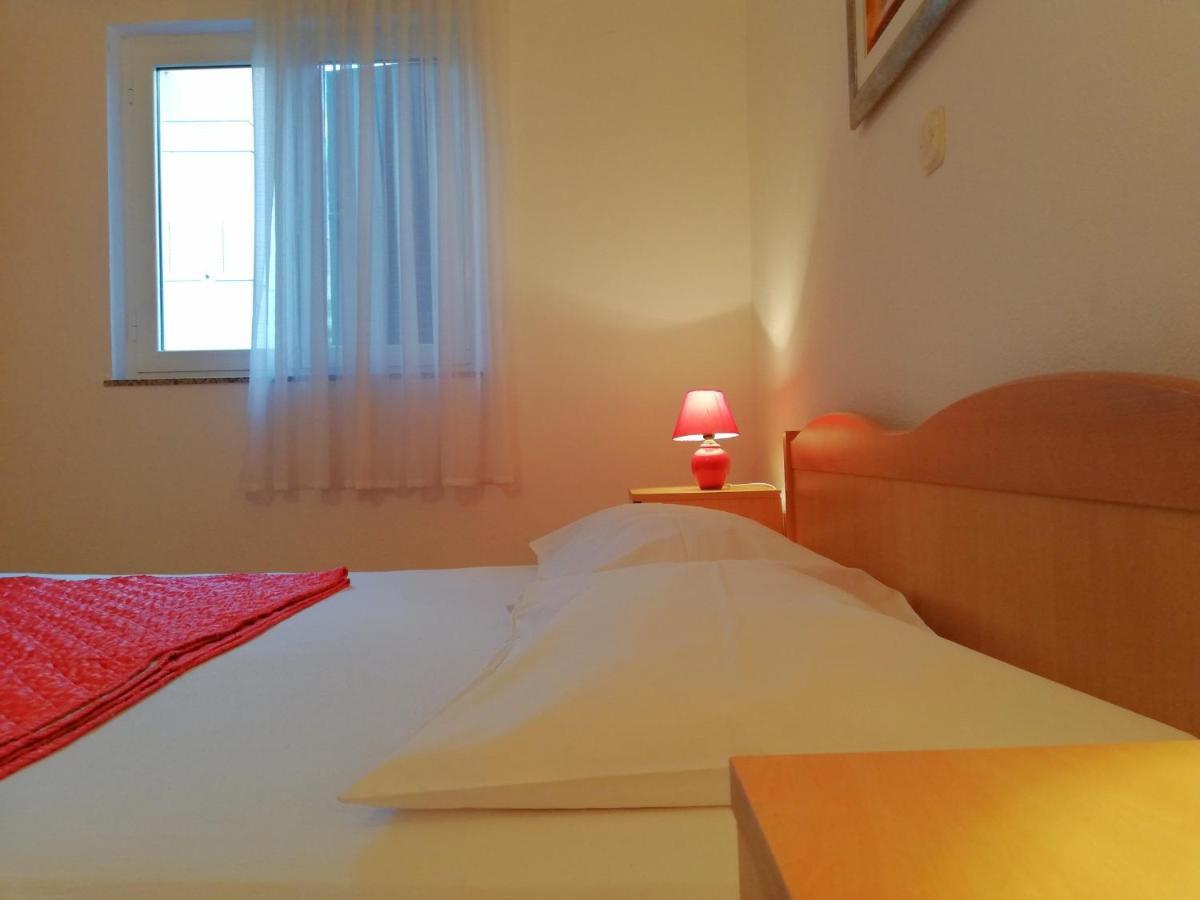 Apartments Roko Lalin Pakostane Exterior photo