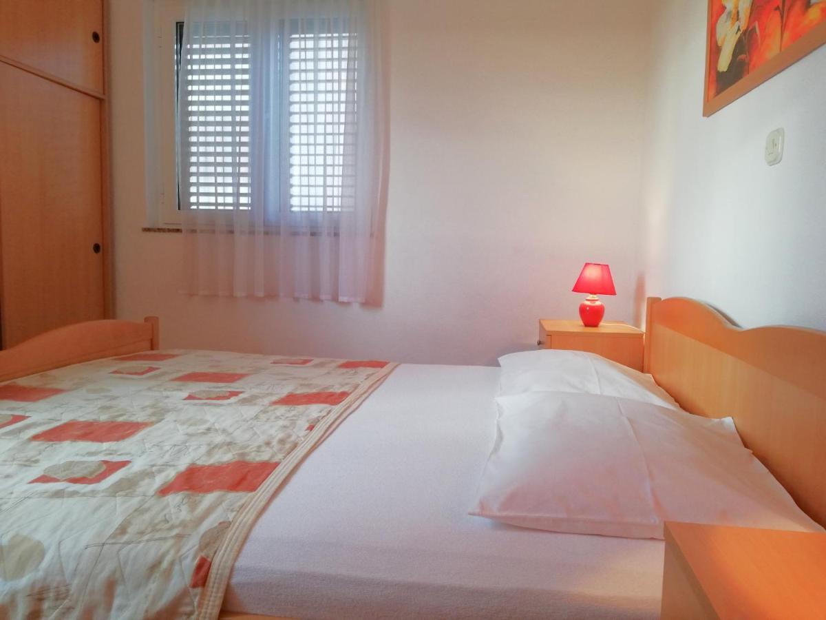 Apartments Roko Lalin Pakostane Exterior photo